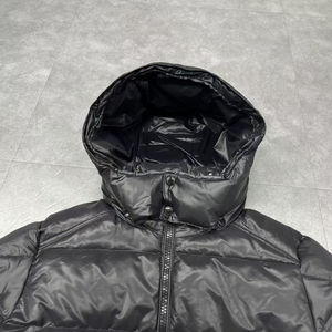 เสื้อแจ็คเก็ตพัฟเฟอร์ผู้ชายแบบซิป ODM ขายส่ง สำหรับฤดูหนาว ปักลายด้านหน้า สไตล์ไฮสตรีท วัสดุ PU บุด้วยขนเป็ด ระบายอากาศได้ดี - Product Image 5