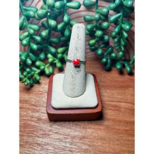 Anillo de Acero Inoxidable de Diseño Navajo con Coral Natural y Bisel de Plata de Ley, Bañado en Oro Rosa con Incrustaciones de 18K, Regalo Perfecto - Product Image 1