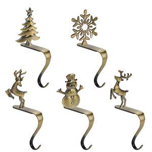 Elegante muñeco de nieve metal calcetín de Navidad para chimenea hermosa decoración gancho resistente acento de vacaciones clásico - Product Image 1
