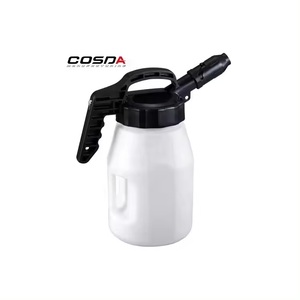 Jarra para Aceite con Boquilla, Capacidad de 5 Cuartos/Litros, Construcción de Nailon a Prueba de Derrames y Totalmente Sellada para Lubricantes Automotrices - Product Image 3