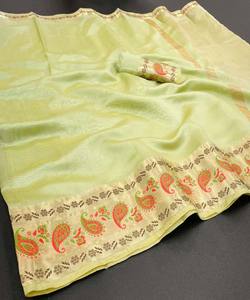 Saree en velours avec dentelle prêt-à-porter et détails en organza - Product Image 4