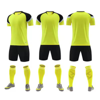 Venta al por mayor de fábrica: Conjuntos de camisetas de fútbol 100% poliéster, trajes de fútbol personalizados con estampado, antibacterianos, transpirables y ligeros.