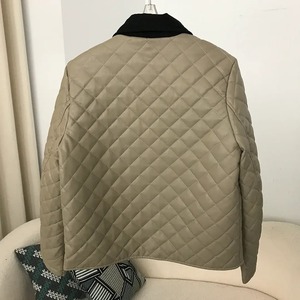 Vente en gros de veste d'automne/hiver pour femmes en polyester 100% rembourrage style simple Veste en cuir d'agneau véritable pour femmes Veste décontractée - Product Image 2