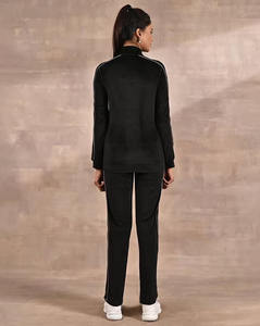 Survêtement élégant pour femmes conçu pour les lignes de vêtements de style de vie, prenant en charge la personnalisation de la marque et l'approvisionnement en gros international - Product Image 3