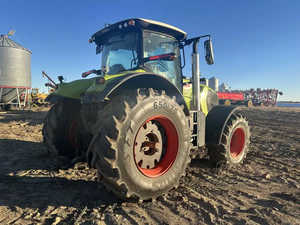 ACHETER Tracteur CLAAS AXION 820 pas cher 4x4 4 roues motrices 25 30 40 50 60 70 80 90 100 120 140 160 180 CV Tracteurs agricoles Équipement agricole - Product Image 5