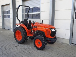 Tracteur agricole Kubota L1-382 d'occasion à prix abordable |   Tracteur agricole diesel 4x4 de 38 CV pour l'agriculture et l'aménagement paysager - Product Image 6