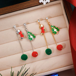 Bonito diseño de calcetín de Papá Noel con pendientes de bola de pompón para mujer, delicado árbol de Navidad asimétrico, pendiente largo colgante, joyería - Product Image 6