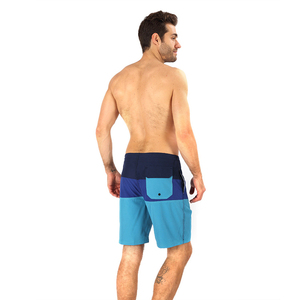 Shorts de sport pour homme, taille élastique, course à pied, entraînement, uni, noir, séchage rapide, avec doublure en mesh et poches arrière - Product Image 3