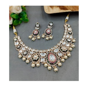 Ensemble collier et boucles d'oreilles en laiton plaqué or avec moissanite pour femme, idéal pour les fiançailles et les occasions festives - Product Image 1