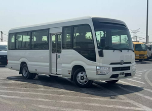 Bus Toyota Coaster blanc abordable 2024, 30 passagers, diesel, occasion, sièges en tissu, transmission manuelle, système de navigation - Product Image 4