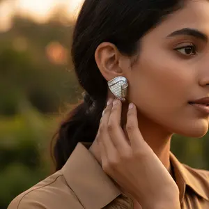 Boucles d'oreilles élégantes en argent et diamants pour femmes, une option de cadeau de bijoux élégante - Product Image 2