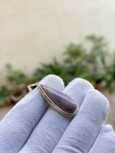 Pendentif Minimaliste Fait Main en Argent Sterling 925 Vintage Délicat de Créateur avec Cabochons de Jade Levander en Forme de Poire pour Mariage et Anniversaire - Product Image 4