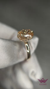 แหวนหมั้นเพชรโมอิสซาไนต์ทรงคุชชั่น 5 กะรัต สี D ความสะอาด VVS ทองคำ 10K สีเหลือง สำหรับผู้หญิง - Product Image 2