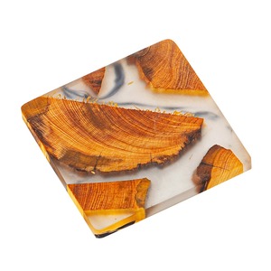 Posavasos de madera con revestimiento de resina de alta durabilidad que evitan manchas y arañazos disponibles al mejor precio de la India - Product Image 1