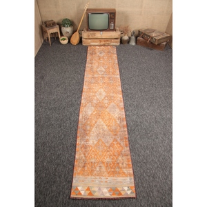 พรมวินเทจขนาดเล็ก 2.3x11.9 ฟุต พรมลายเรขาคณิตสีส้มสไตล์ตุรกี Herki - Product Image 1