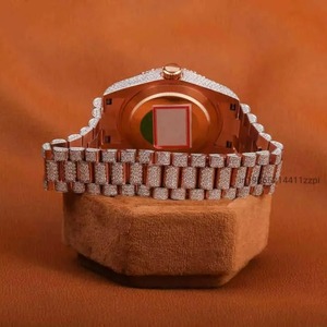 Montre Hip Hop de luxe sur mesure de style vintage avec cadran en or rose serti de diamants en moissanite, boîtier en acier inoxydable pour hommes - Product Image 3
