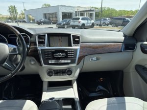 Mercedes-Benz ML 350 4MATIC AWD 2012 Usado en Buen Estado - Product Image 4