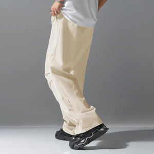 Pantalon coupe-vent avec logo personnalisé Pantalon léger, respirant et imperméable pour l'entraînement sportif, le fitness en plein air et l'utilisation décontractée - Product Image 4