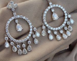 ต่างหูห้อยเพชรโมอิสสีเงิน925สเตอริ่งที่สง่างามของขวัญที่สมบูรณ์แบบสำหรับภรรยาของเธอ - Product Image 5