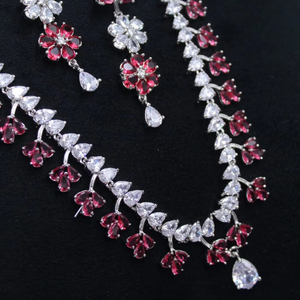 Qualité supérieure AD & CZ Tendance unique Collier en laiton élégant Argent et perle pour les mariées Mariages Fournisseur Produits en vrac - Product Image 1