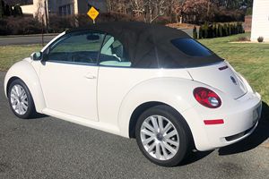 Volkswagen New Beetle Convertible 2010 Usado, Volante a la Izquierda/Derecha - Product Image 4