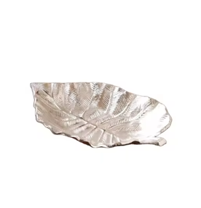 Plateau de service décoratif en métal en aluminium pour la maison moderne fait à la main pour hôtels, restaurants, mariages et événements - Product Image 2