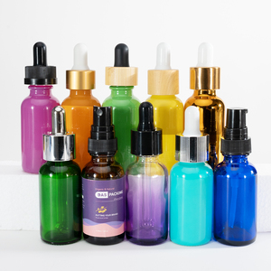 Set de Cuidado de la Piel Profesional con Botella de Vidrio Ámbar de 30 ml con Gotero para Suero y Tarro de Crema de 50 g, con Grabado Personalizado y Tapas Metálicas - Product Image 4