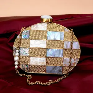 Bolso de Mano Exclusivo de Latón y Madreperla para Vestir de Noche, Bolso de Mano de Latón con Incrustaciones de Madreperla Hecho a Mano para Mujer - Product Image 4