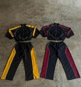 Vêtement décontracté Veste à fermeture éclair et pantalon évasé 100% nylon Lignes réfléchissantes Nouveau design Coupe-vent surdimensionné Ensemble de survêtement pour hommes - Product Image 1