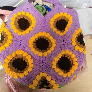 Sac cabas souple en crochet fait main personnalisable avec motif de roses pour femme, disponible en rouge, rose, violet, blanc et noir - Product Image 2