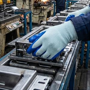 Proteja sus manos con guantes con revestimiento de nitrilo para mejorar su productividad - Product Image 4