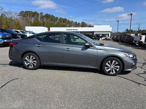 Usado cuidadosamente 2021 Nissan Altima 2,5 S 4dr Sedan - Product Image 6