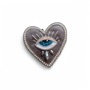 Broche de corazón con ojo bordado a mano y broche de moda con cuentas de alambre de lingotes - Product Image 5
