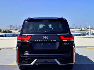 Noir 2024 LAND CRUISER 300 GXR SAHARA V6 4x4 d'occasion avec toit ouvrant panoramique, démarrage à distance, sièges en cuir foncé, technologie automatique - Product Image 4