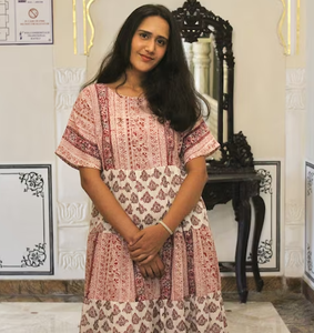 Robes décontractées pour femmes Glamours à manches courtes, imprimées en blocs de couleurs, longueur thé, multicolores - Product Image 4