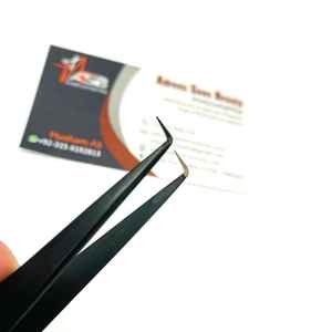 Pinzas de extensión de pestañas delgadas de 90 grados con logotipo personalizado, pinzas de pestañas puntiagudas con punta de nano fibra de acero inoxidable y plasma negro - Product Image 1