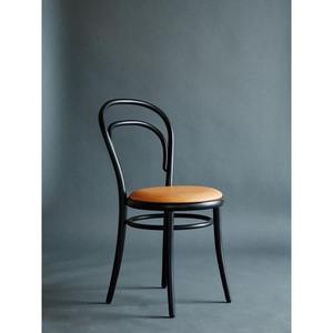 Silla de metal decorativa y artísticamente hecha a mano con detalles finos, material resistente y duradero y encanto moderno y elegante - Product Image 1