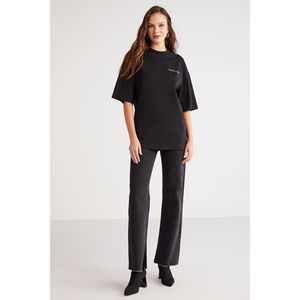 T-shirt à col rond pour femme ETHIQUET Kalista, 100% coton biologique, imprimé floral sur le devant et le dos, taille oversize - Product Image 5