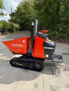 Dumper de orugas Kubota KC70HV-4 con capacidad de carga útil de 700 kg 180 °   Plataforma Giratoria Hidráulica con Motor Diésel Kubota de 9.8 HP y Transmisión Hidrostática - Product Image 4
