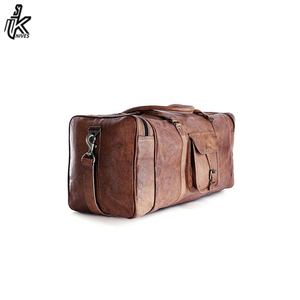 Sac de sport en cuir véritable, taille cabine, unisexe, très vendu en 2023, en vente - Product Image 4