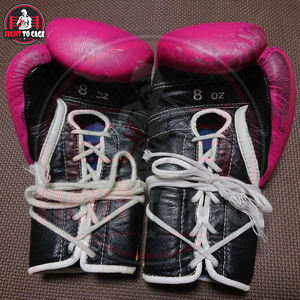 ถุงมือชกมวยหนังแท้แบบเต็มผืน ดีไซน์ OEM ทันสมัย ปรับแต่งได้เต็มที่ สำหรับฝึกซ้อม MMA แบบผูกเชือก น้ำหนักเบา ซับแรงกระแทก - Product Image 3