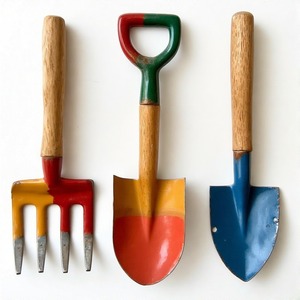 Coupe-herbe en fer artisanal à la main en vernis à patine travail manuel conçu pour la facilité de jardinage et l'extérieur rustique - Product Image 2