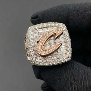 Anillo de pulsera de plata de ley 925 con letras personalizadas en forma cuadrada, con diamantes de moissanita VVS, estilo lujoso, para unisex. - Product Image 5