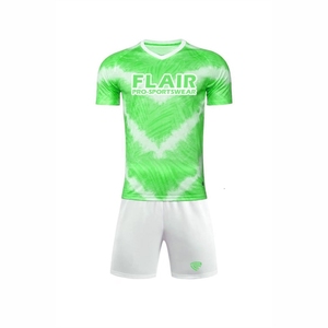 Maillot de football personnalisé pour enfants au design rétro meilleure qualité 100% polyester confortable respirant ensemble de haut court à l'avant nom du service OEM - Product Image 5