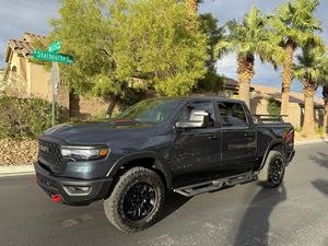 RAM 1500 Rebel X 2025, Cabina Doble 4x4, Bajo Kilometraje, Caja de Cambios Automática, Volante a la Izquierda, Neumáticos R20, Estado Oscuro - Product Image 3