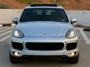 รถใหม่สำหรับตลาดโลก ปี 2017 ปอร์เช่ คาเยนน์ รุ่นแพลตตินัม อีเดชั่น พวงมาลัยซ้าย - Product Image 4