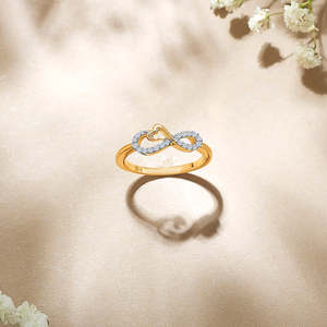 Anillo de Corazón de Oro y Diamantes - Product Image 1