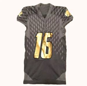 ชุดยูนิฟอร์มอเมริกันฟุตบอล 7V7 สำหรับผู้ใหญ่ ออกแบบเองได้ ระบายอากาศ แห้งเร็ว แขนสั้น พิมพ์ลายแบบซับลิเมชั่น โพลีเอสเตอร์ 100% คุณภาพสูง - Product Image 4