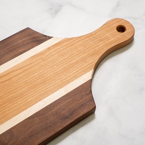 Planche à découper en bois rayé de qualité supérieure avec poignée, fabriquée en bois massif de cerisier, d'érable et de noyer noir, planche alimentaire pour la cuisine - Product Image 2