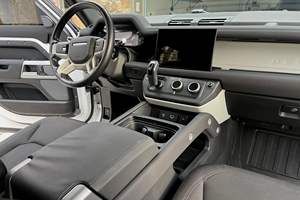 Defender 110 S 2022, 4x4 permanent, pack climat froid, peu modifié - Product Image 5